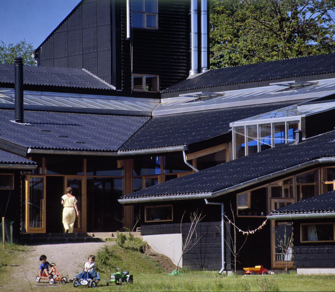 Big roof. Communal Living. [Ruutyan] communal Living. Ruutyan proper communal Living.